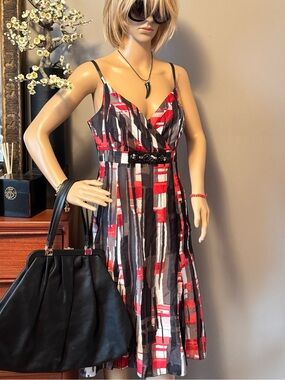 Tuzzi Red & Black Printed V-Neck Midi Dress with Waist Detail